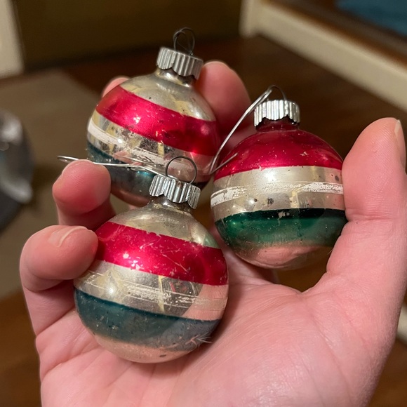 Vintage Set Of 7 Various Holiday Christmas Ornaments - Picture 4 of 16